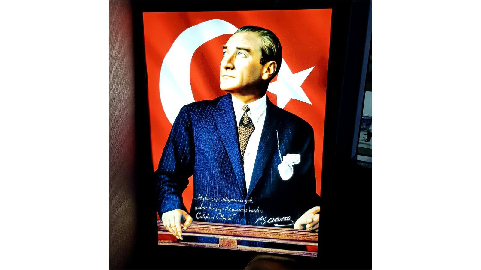 Read more about the article Işıklı Atatürk Tablosu